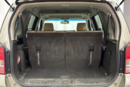 harmaa Nissan Pathfinder 2013 kuva 23.