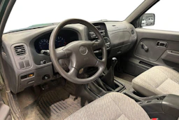 met. vihreä Nissan Pick-up 2000 kuva 3.
