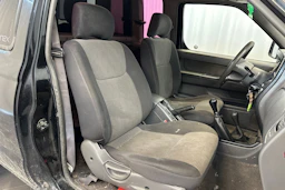musta Nissan Pick-up 2005 kuva 12.