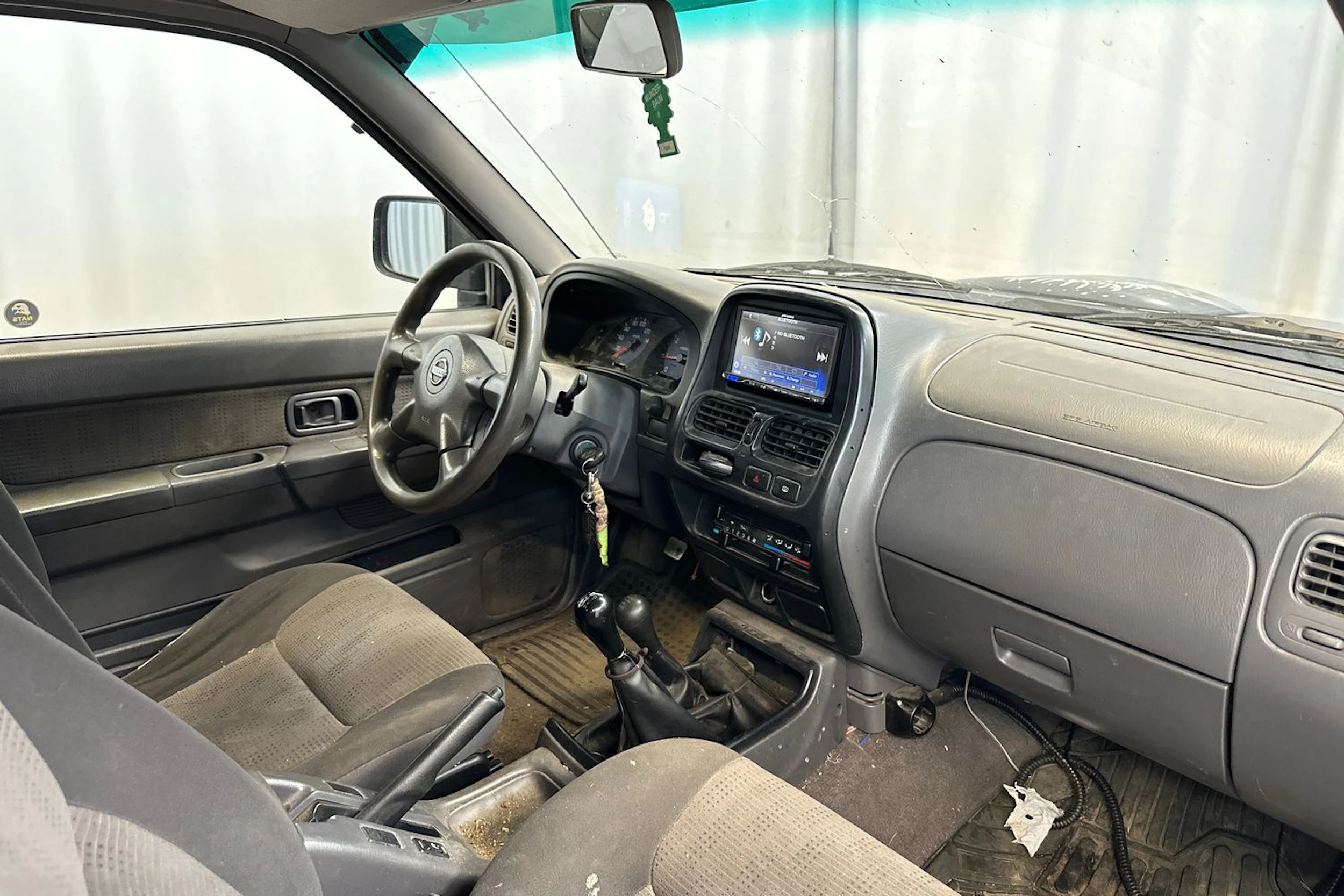 musta Nissan Pick-up 2005 kuva 13.