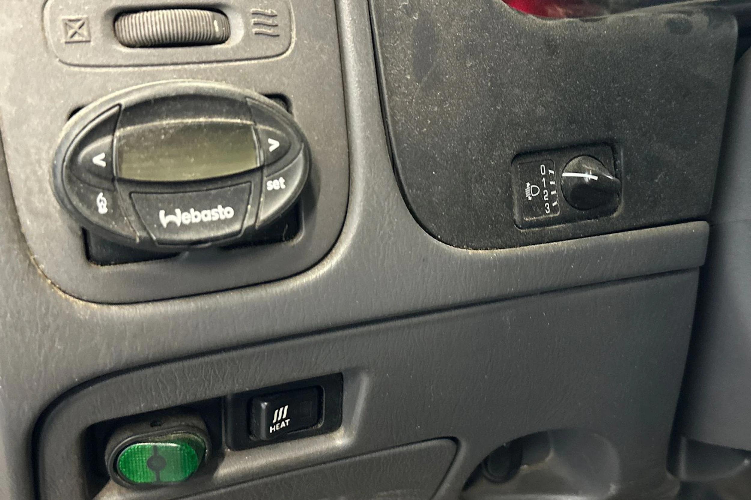 musta Nissan Pick-up 2005 kuva 16.