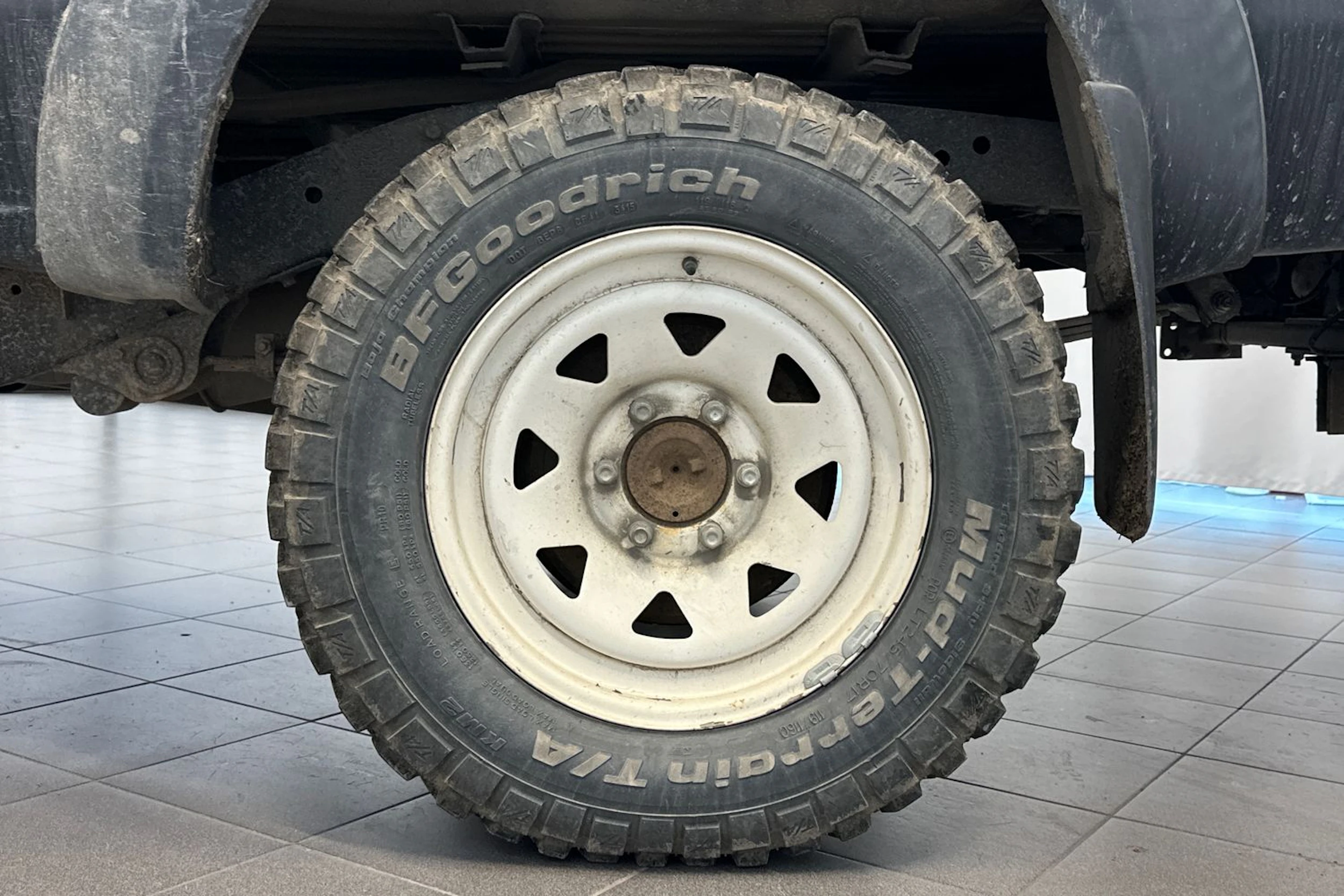 musta Nissan Pick-up 2005 kuva 22.