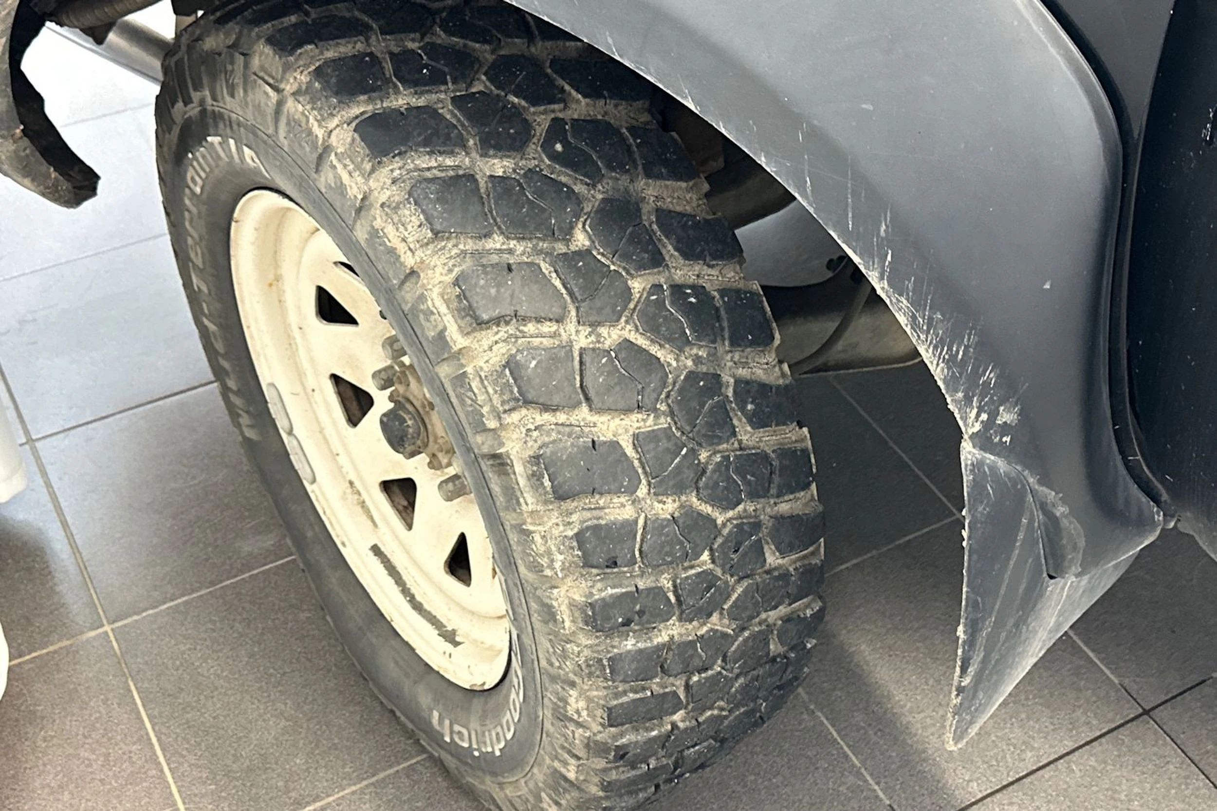 musta Nissan Pick-up 2005 kuva 23.