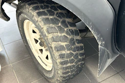musta Nissan Pick-up 2005 kuva 23.