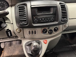 punainen Nissan Primastar 2005 kuva 9.