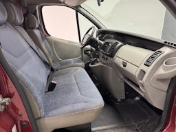 punainen Nissan Primastar 2005 kuva 11.