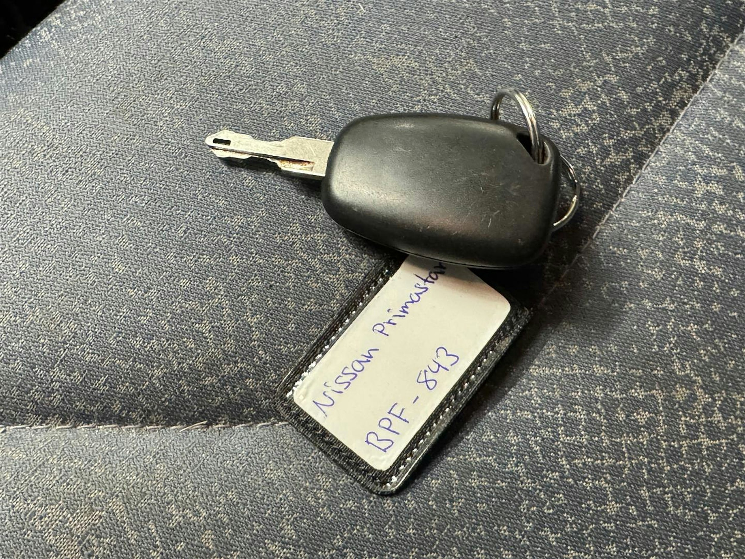 punainen Nissan Primastar 2005 kuva 14.