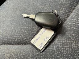 punainen Nissan Primastar 2005 kuva 14.