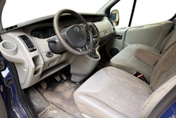 sininen Nissan Primastar 2010 kuva 3.