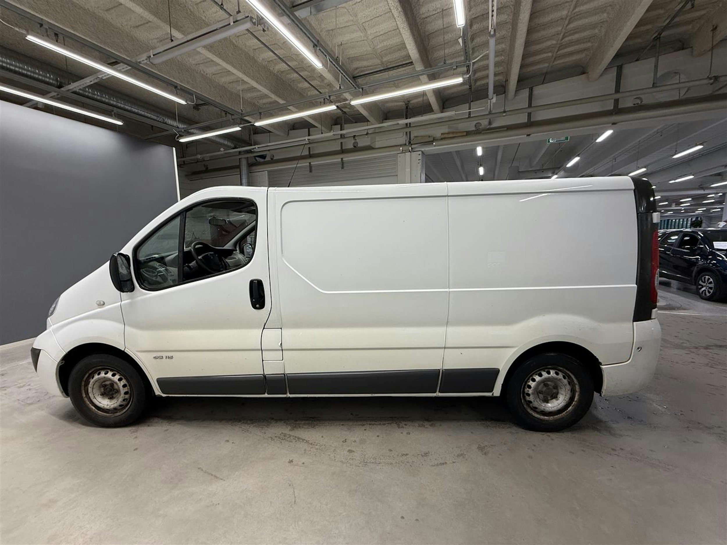 Valkoinen Nissan Primastar 2013 kuva 6.
