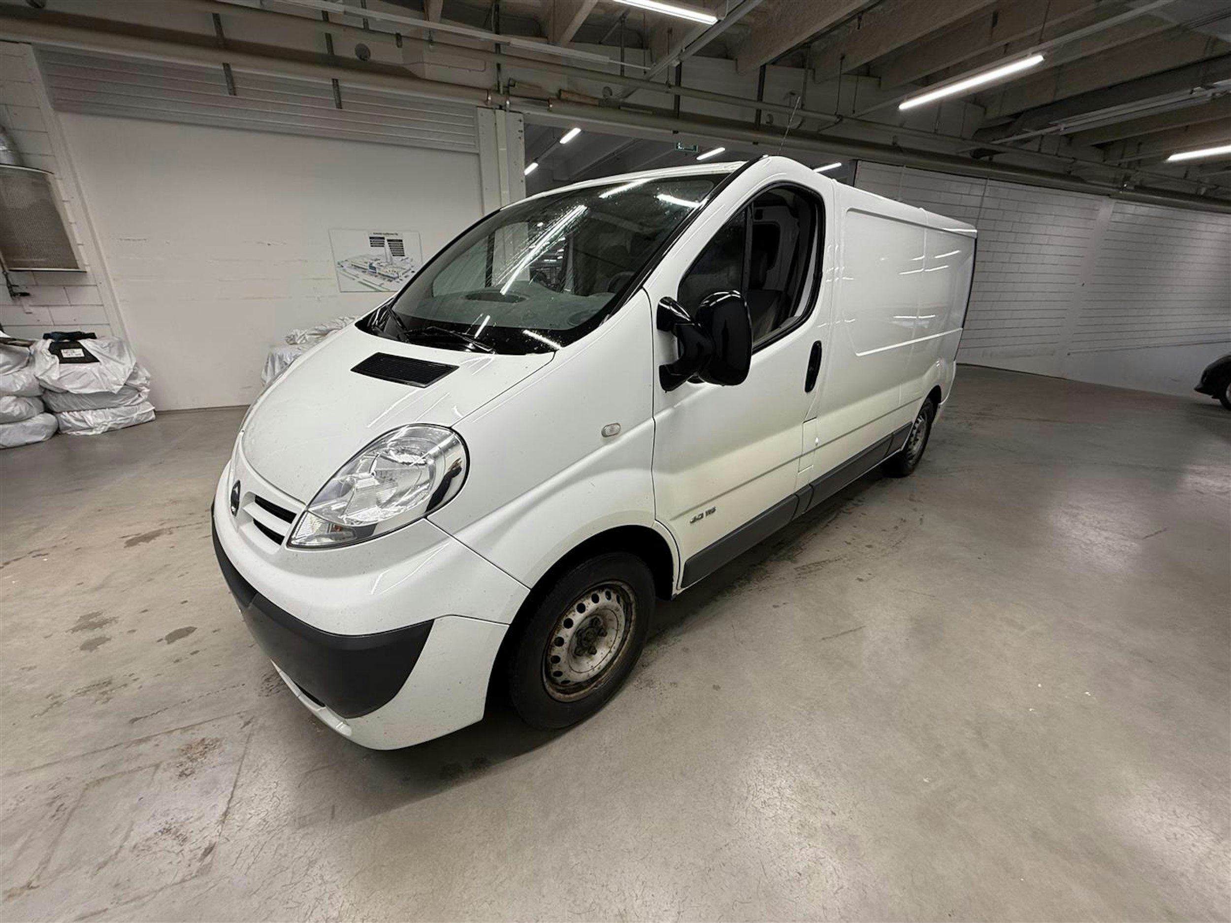 Valkoinen Nissan Primastar 2013 kuva 7.