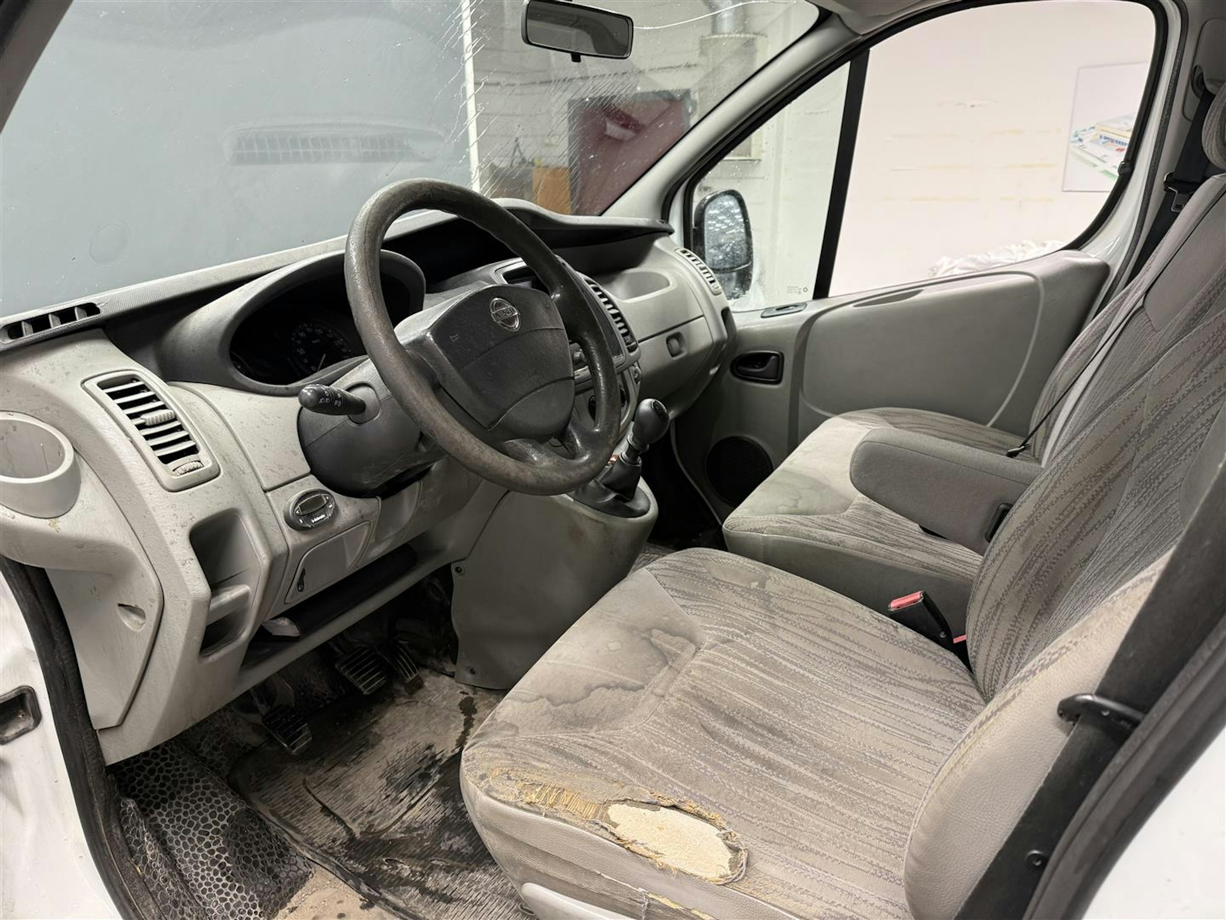 Valkoinen Nissan Primastar 2013 kuva 10.