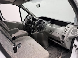 Valkoinen Nissan Primastar 2013 kuva 12.