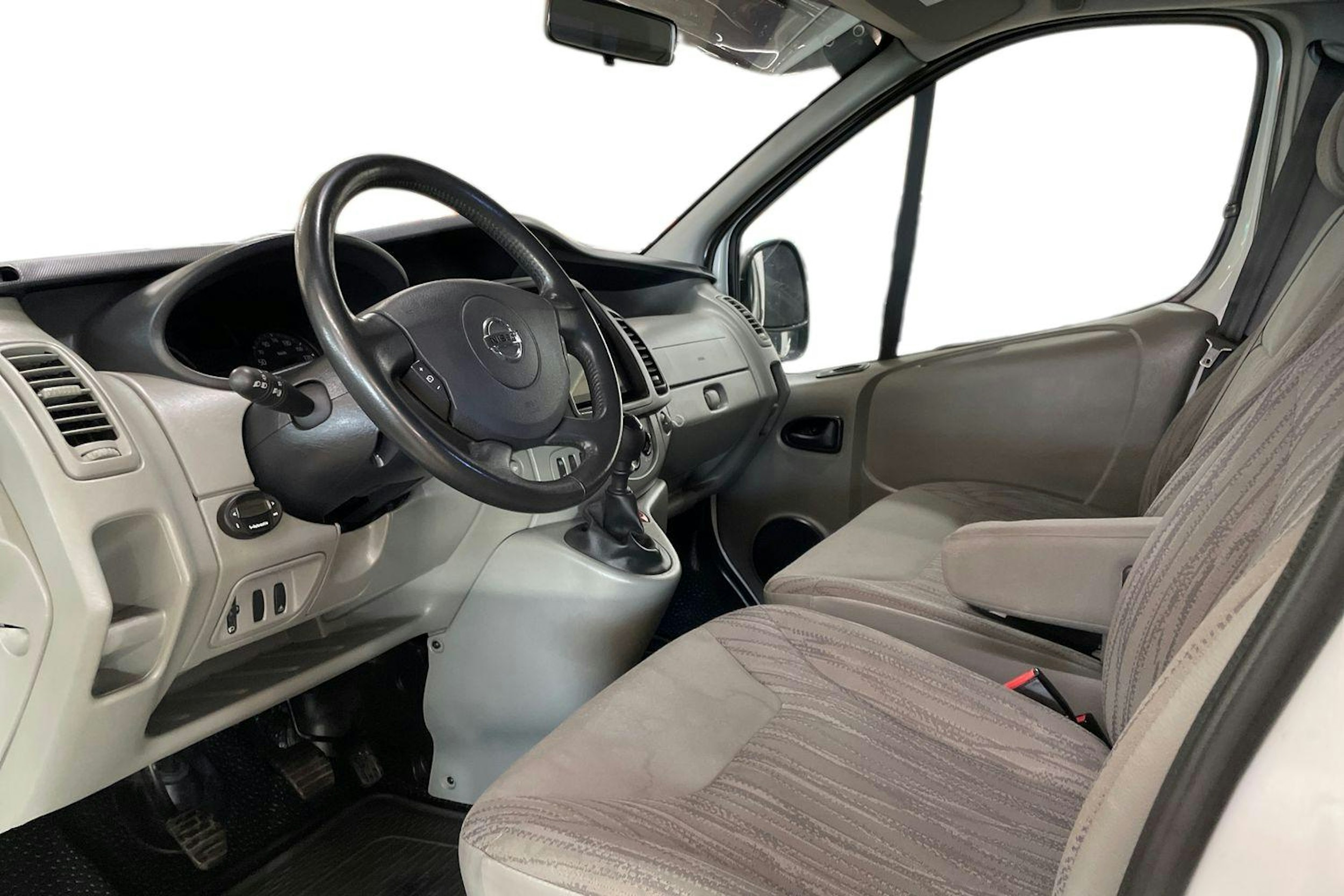 valkoinen Nissan Primastar 2014 kuva 7.