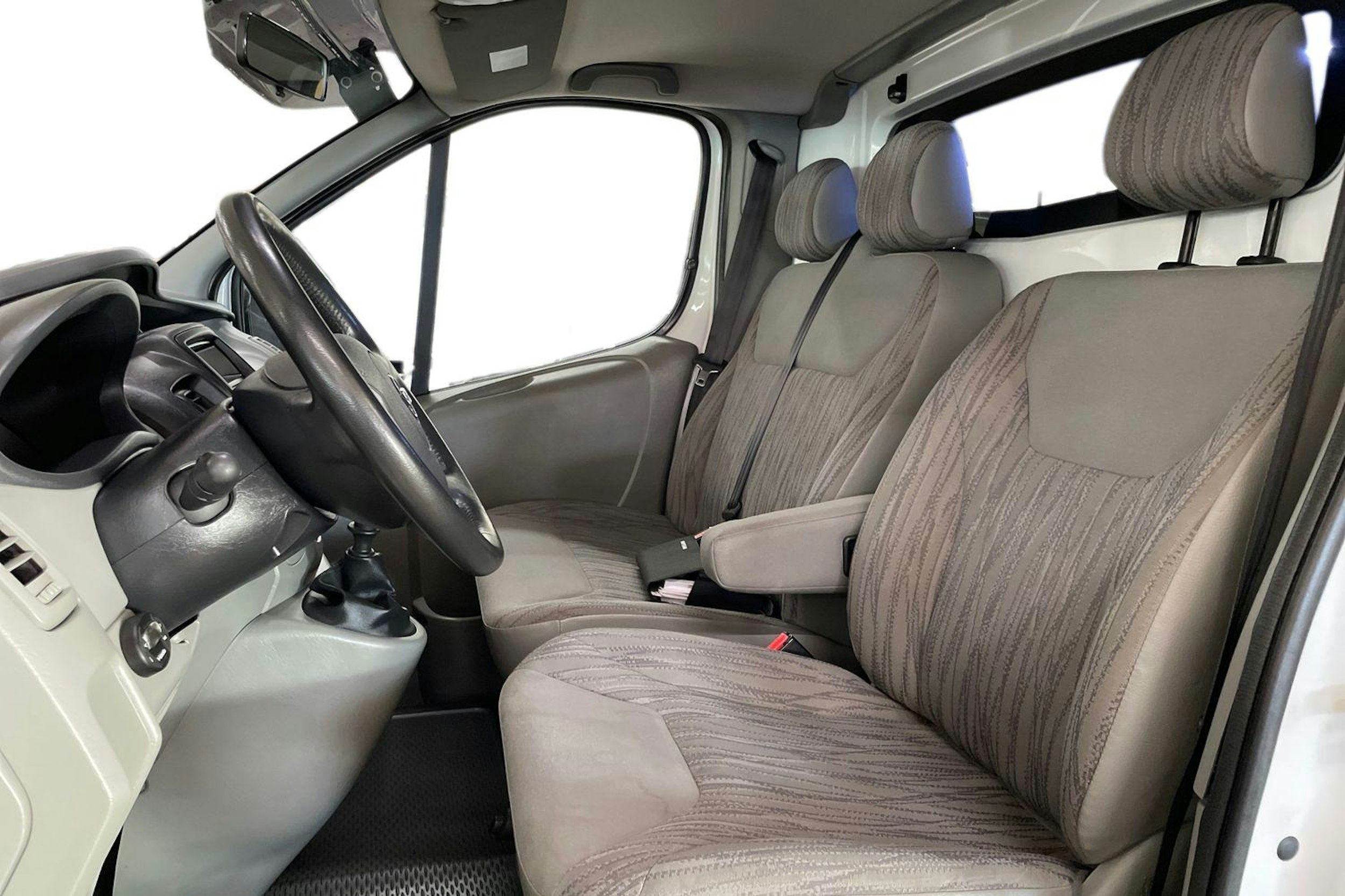 valkoinen Nissan Primastar 2014 kuva 10.