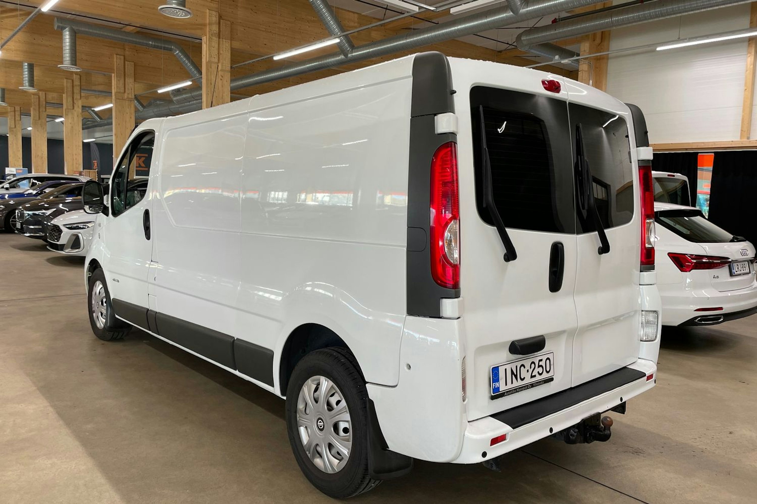 valkoinen Nissan Primastar 2014 kuva 15.