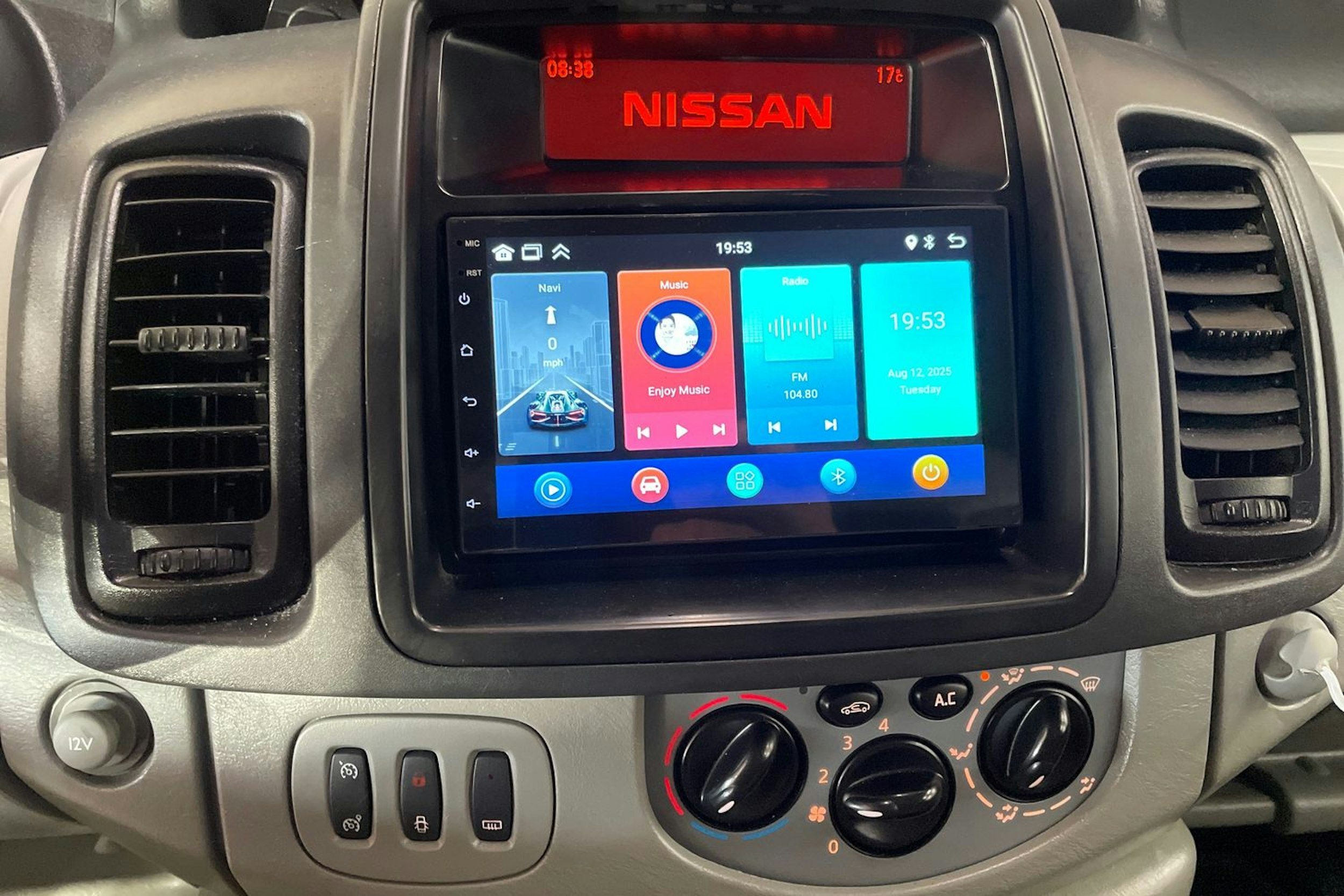 valkoinen Nissan Primastar 2014 kuva 30.