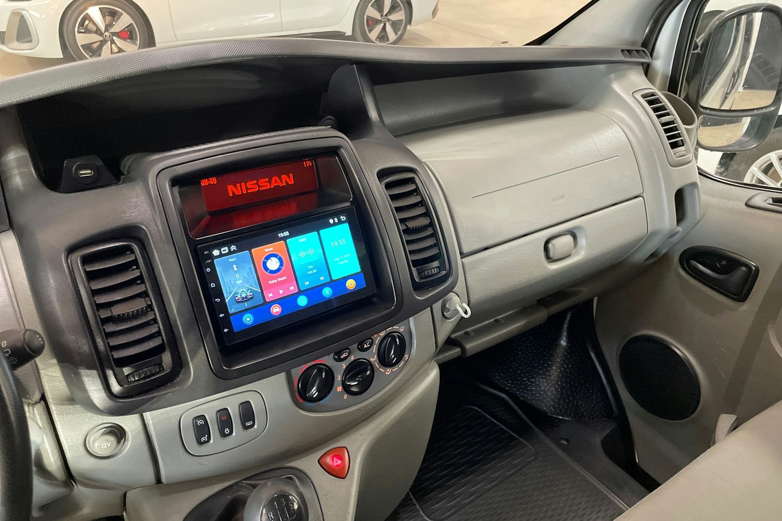 valkoinen Nissan Primastar 2014 kuva 36.