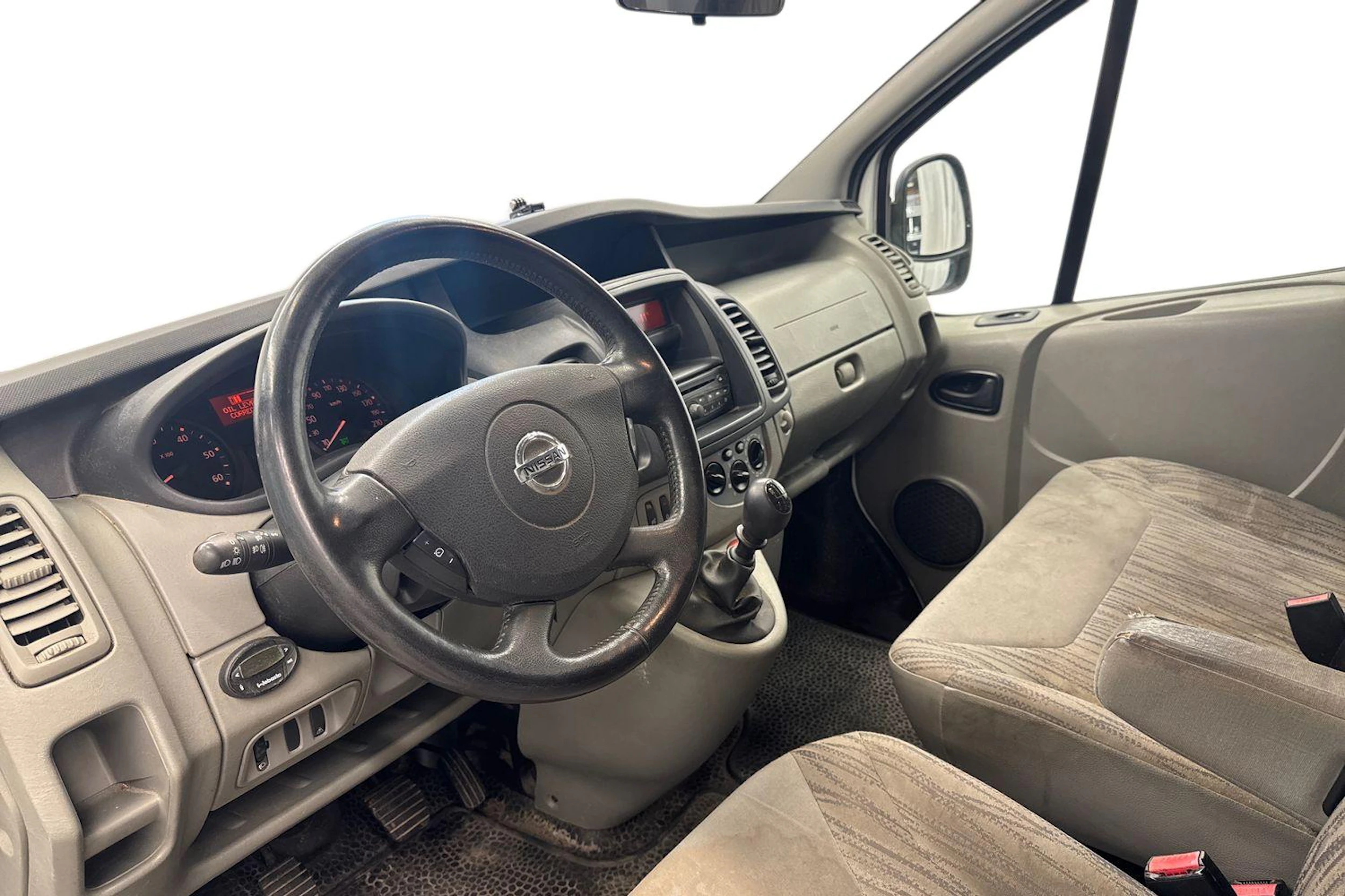 valkoinen Nissan Primastar 2015 kuva 6.