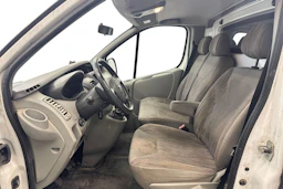 valkoinen Nissan Primastar 2015 kuva 8.