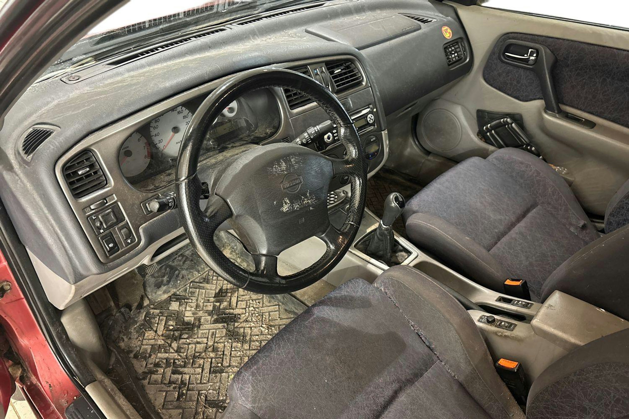 Punainen Nissan PRIMERA 1999 kuva 6.