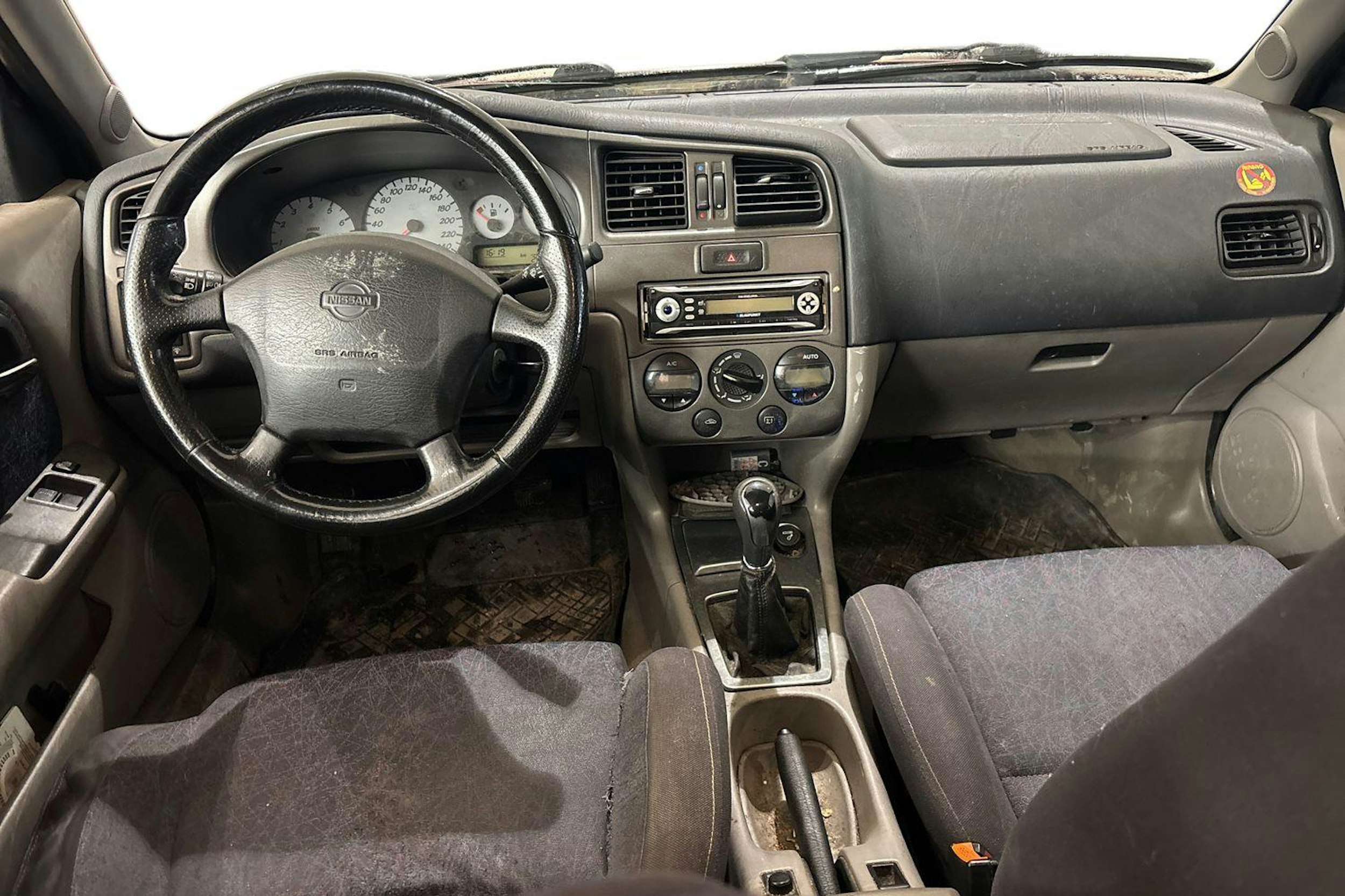 Punainen Nissan PRIMERA 1999 kuva 7.