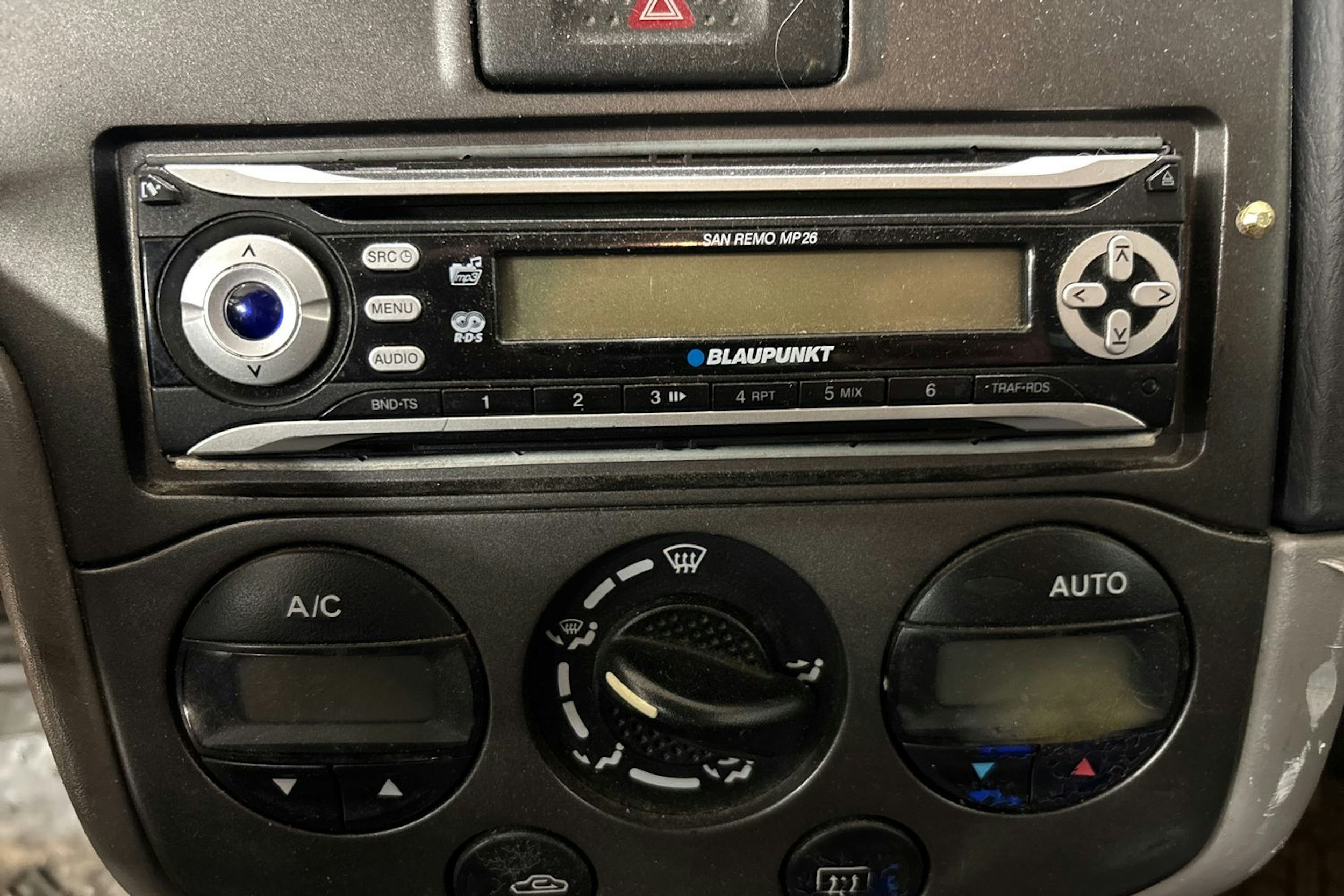 Punainen Nissan PRIMERA 1999 kuva 12.