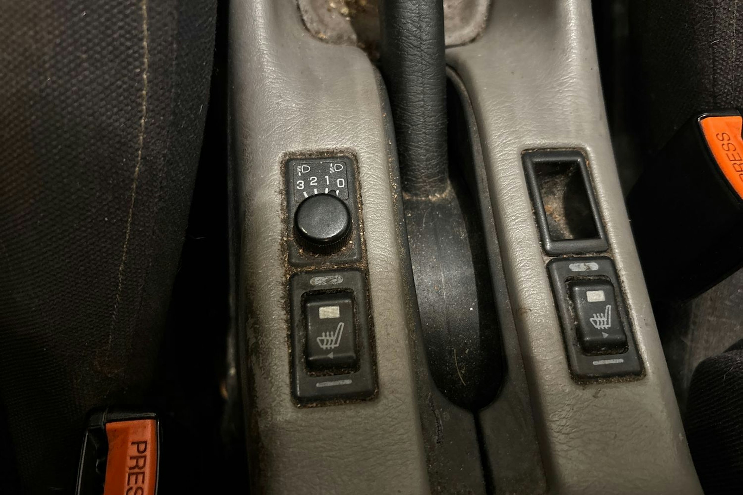 Punainen Nissan PRIMERA 1999 kuva 13.