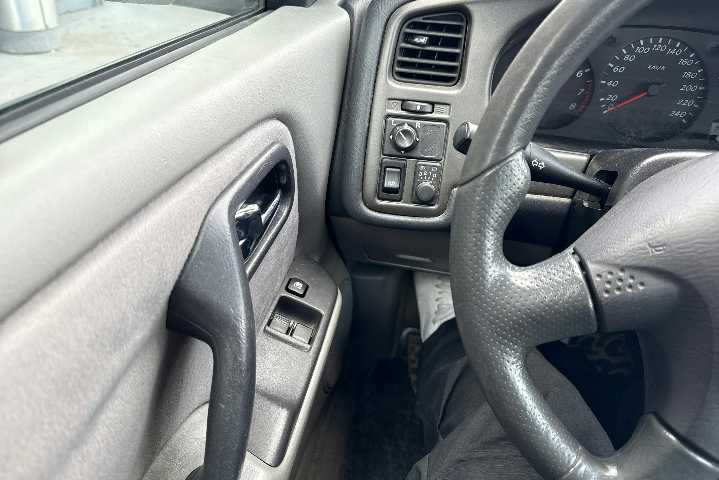 Harmaa Nissan PRIMERA 2001 kuva 28.