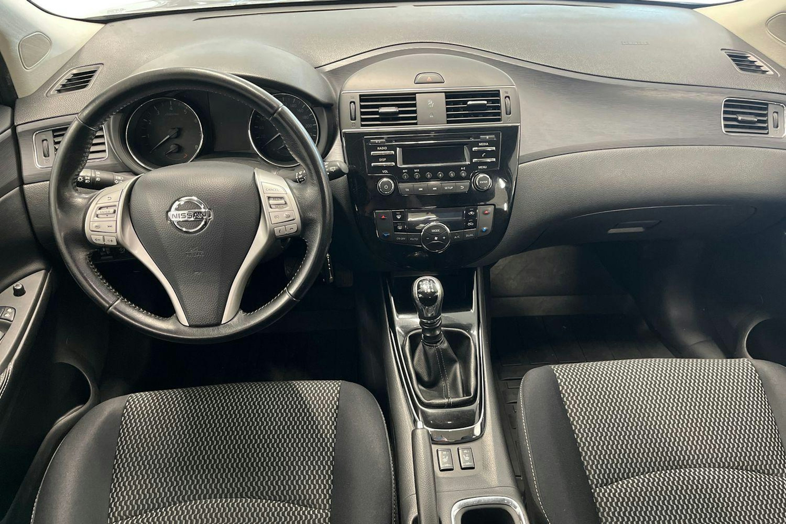 hopea Nissan Pulsar 2015 kuva 9.