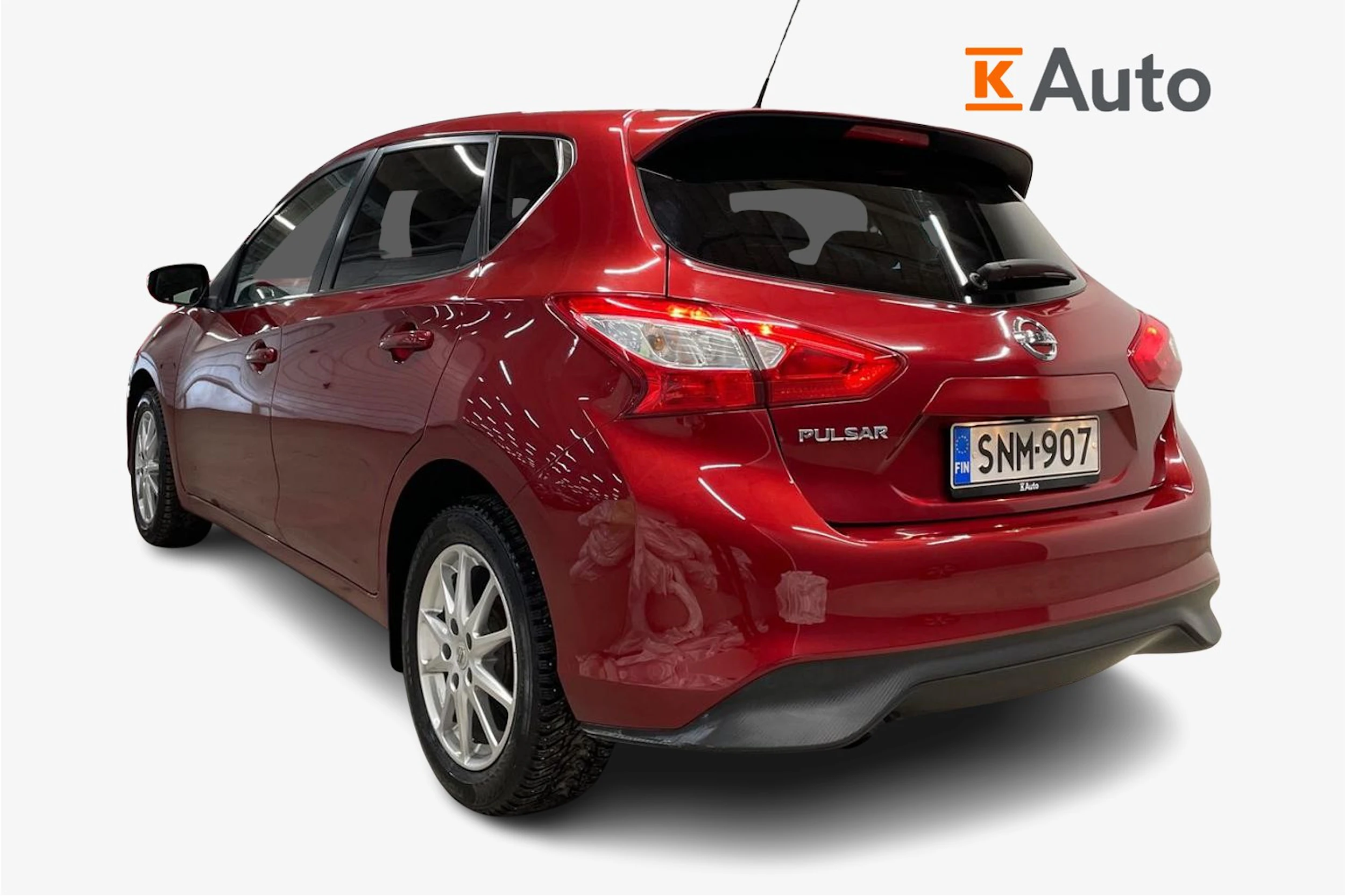 Punainen Nissan Pulsar 2015 kuva 2.