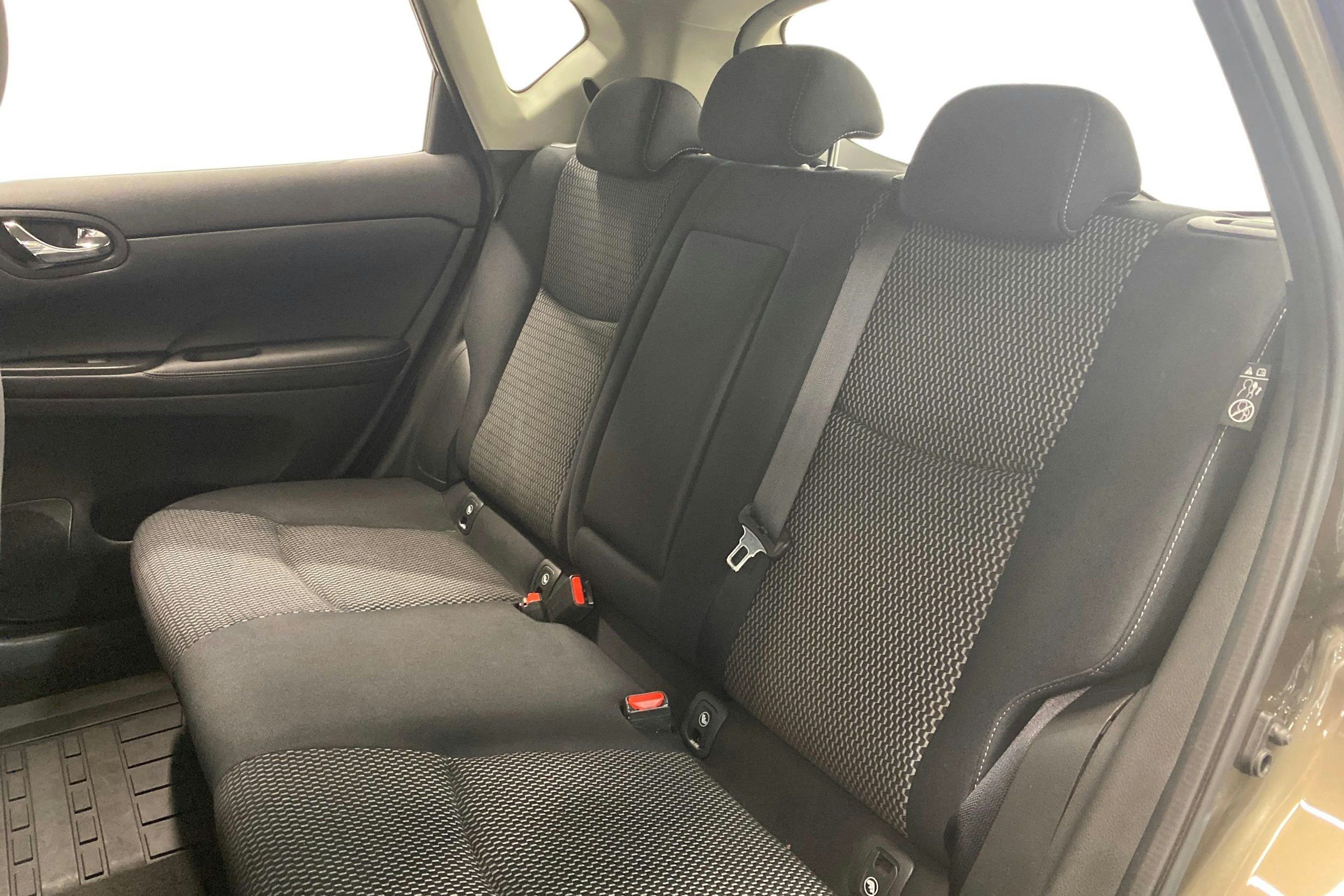 ruskea (beige) Nissan Pulsar 2016 kuva 8.