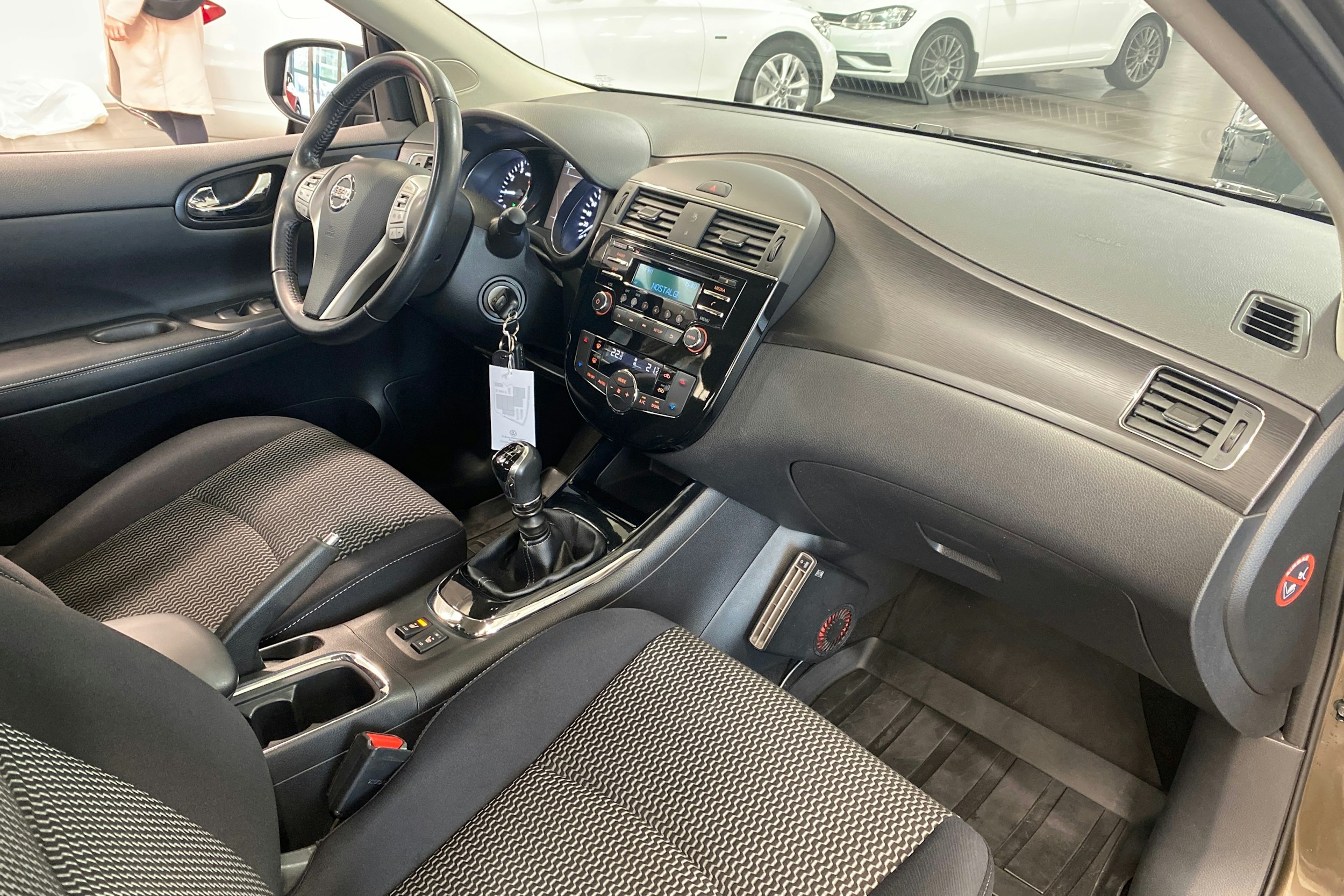 ruskea (beige) Nissan Pulsar 2016 kuva 12.