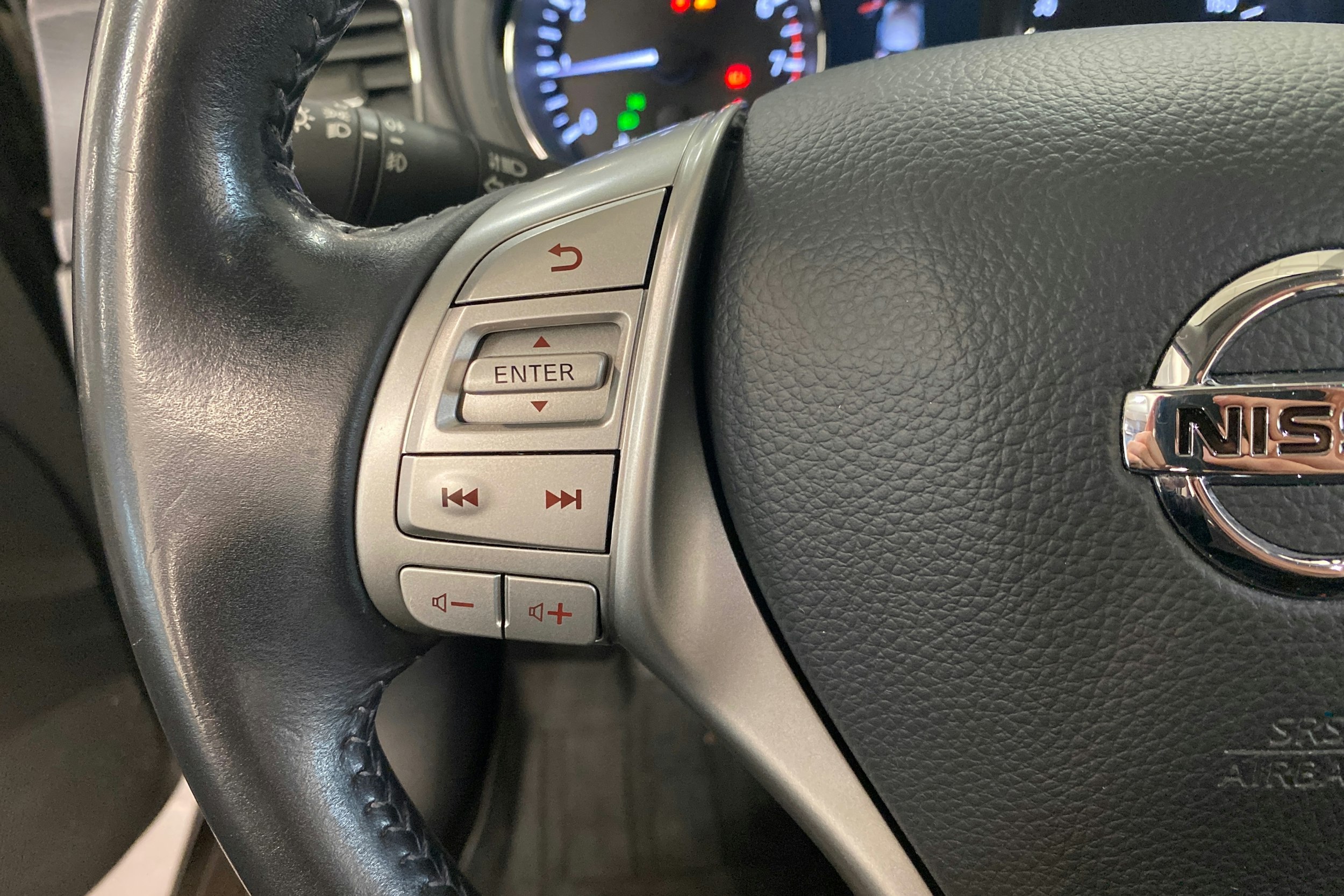 ruskea (beige) Nissan Pulsar 2016 kuva 15.