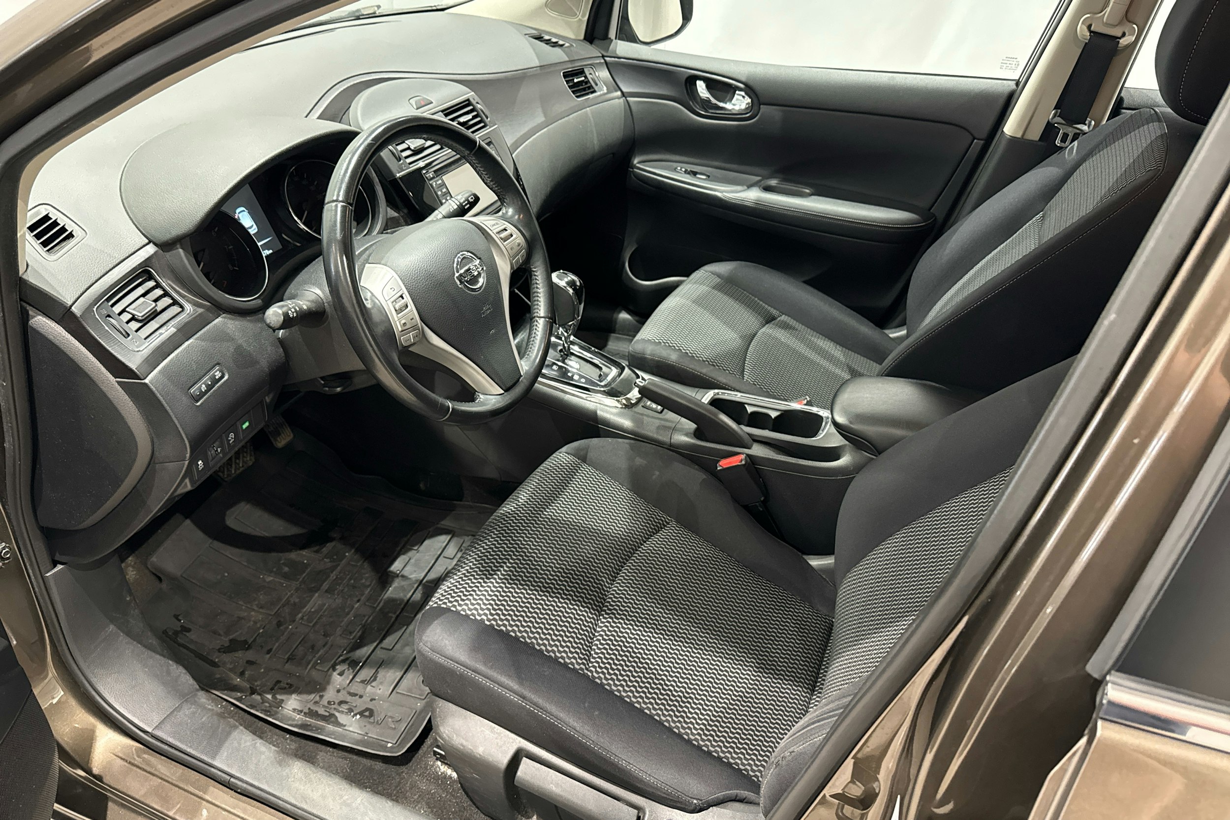 ruskea (beige) Nissan Pulsar 2016 kuva 6.