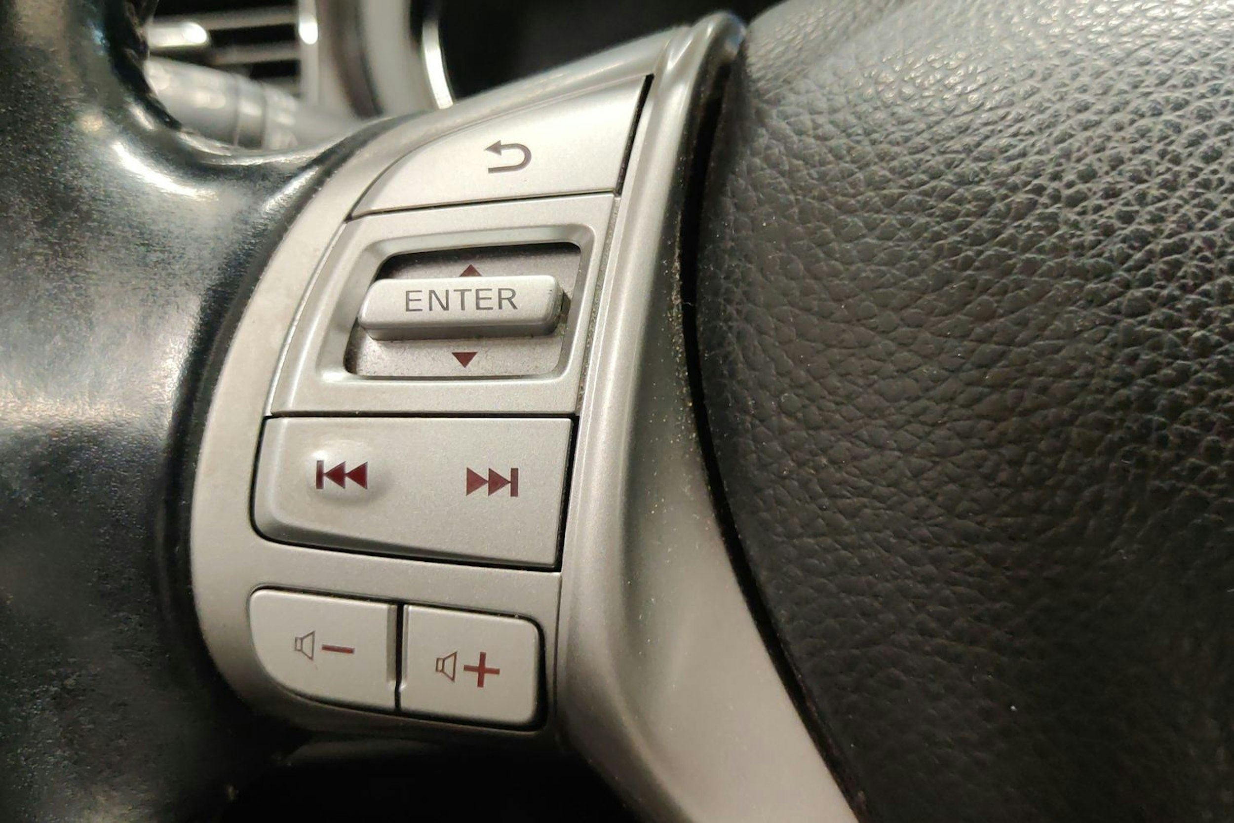 musta Nissan Pulsar 2016 kuva 20.