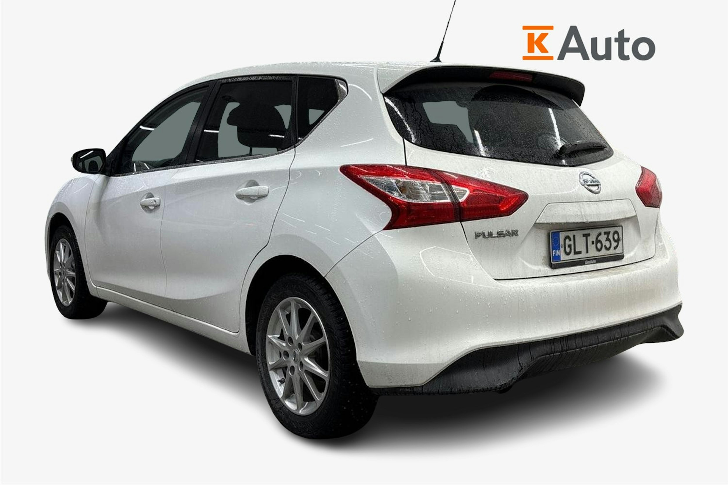 valkoinen Nissan Pulsar 2017 kuva 2.