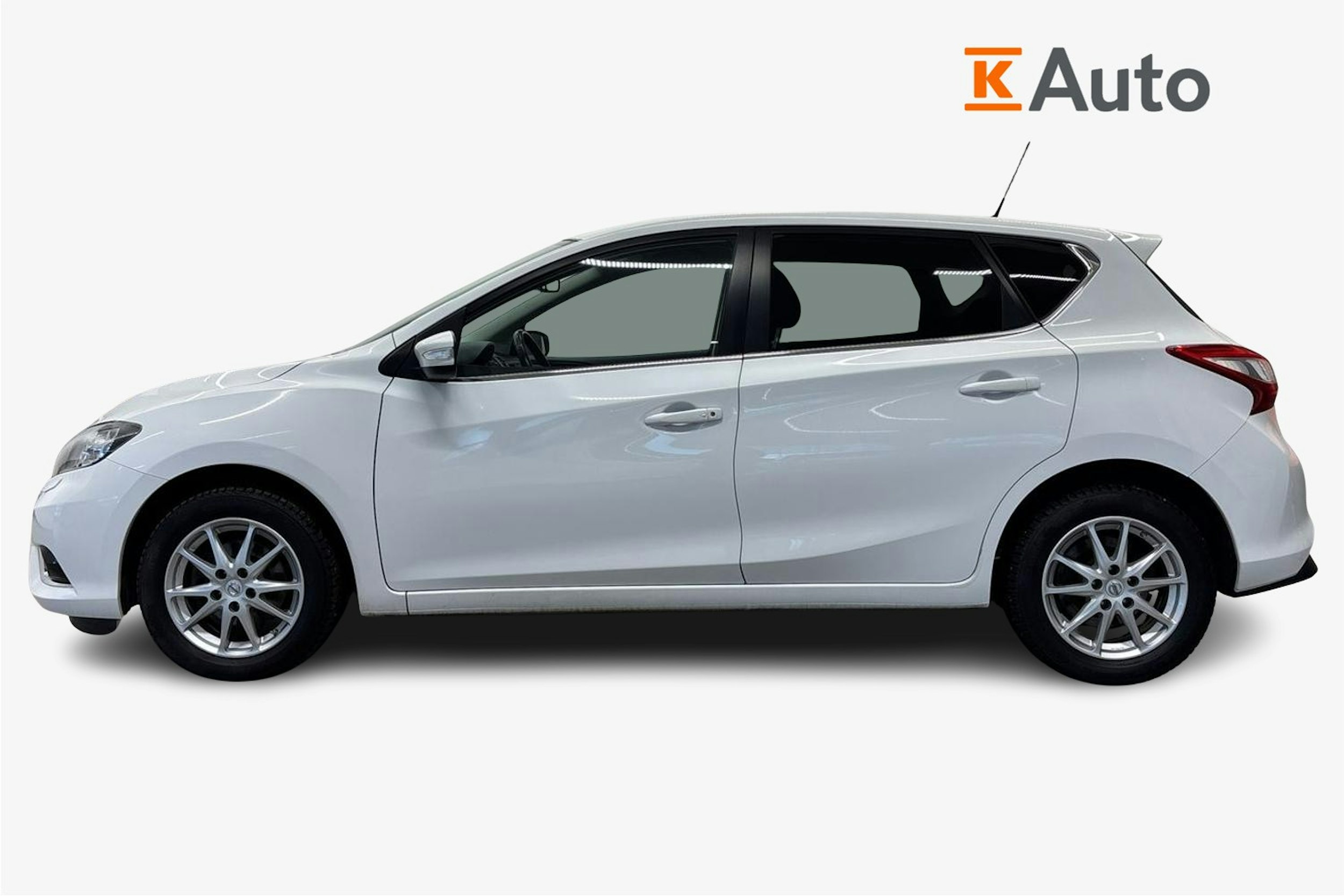 valkoinen Nissan Pulsar 2017 kuva 6.