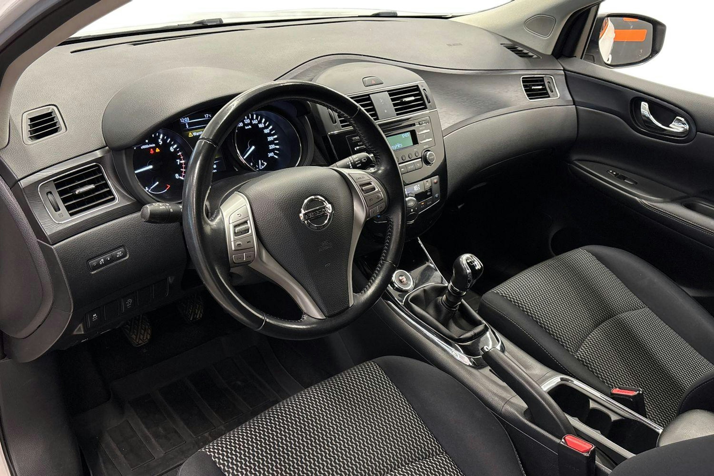 valkoinen Nissan Pulsar 2017 kuva 7.