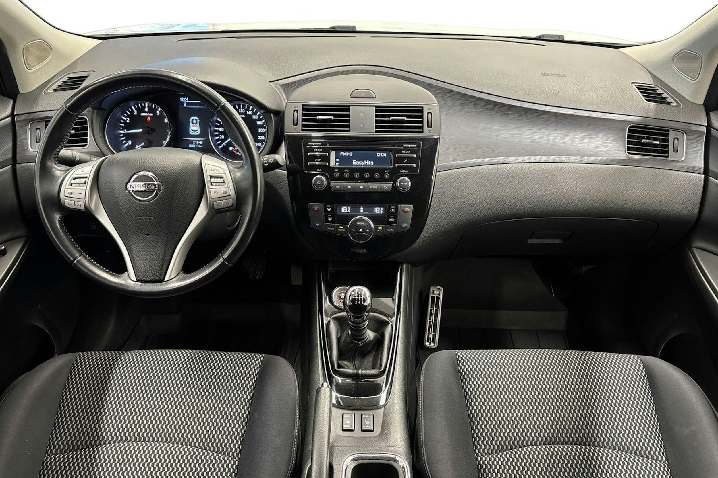 valkoinen Nissan Pulsar 2017 kuva 9.