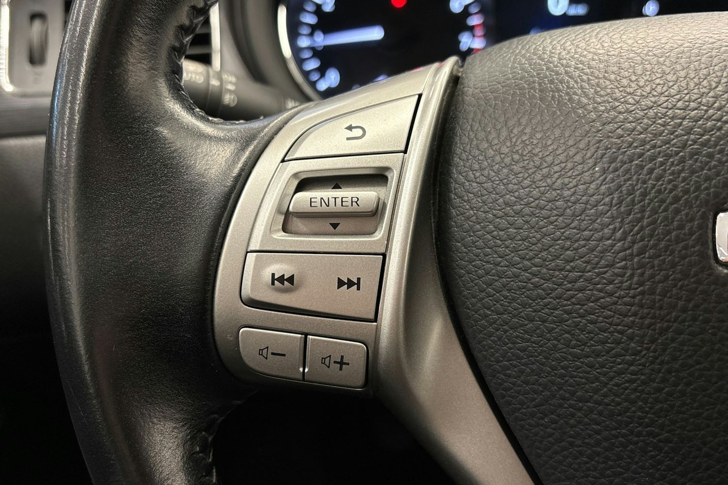 valkoinen Nissan Pulsar 2017 kuva 16.