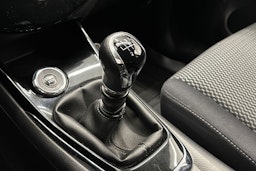 valkoinen Nissan Pulsar 2017 kuva 20.