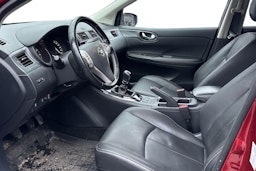 punainen Nissan Pulsar 2018 kuva 3.