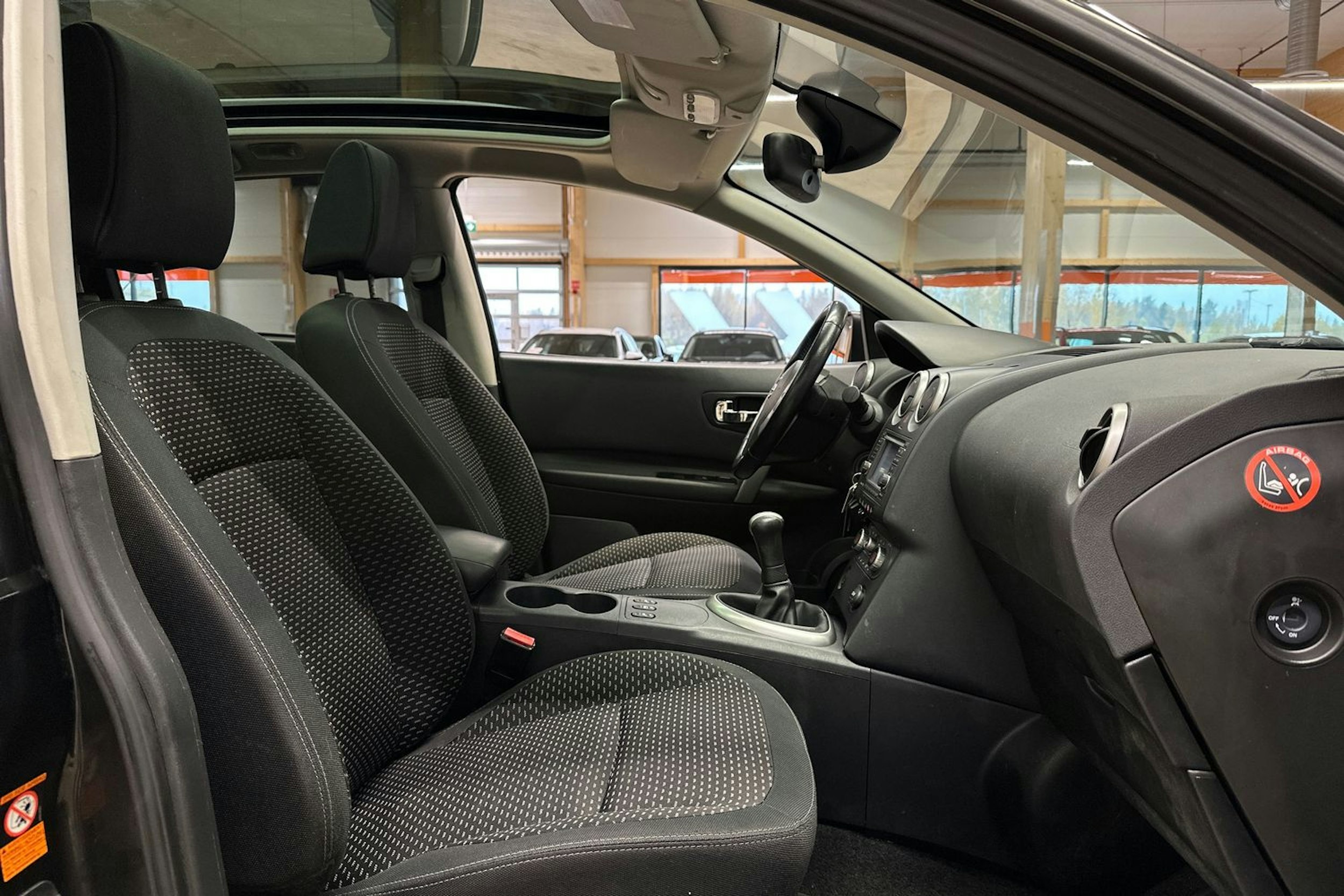 musta Nissan Qashqai 2009 kuva 15.