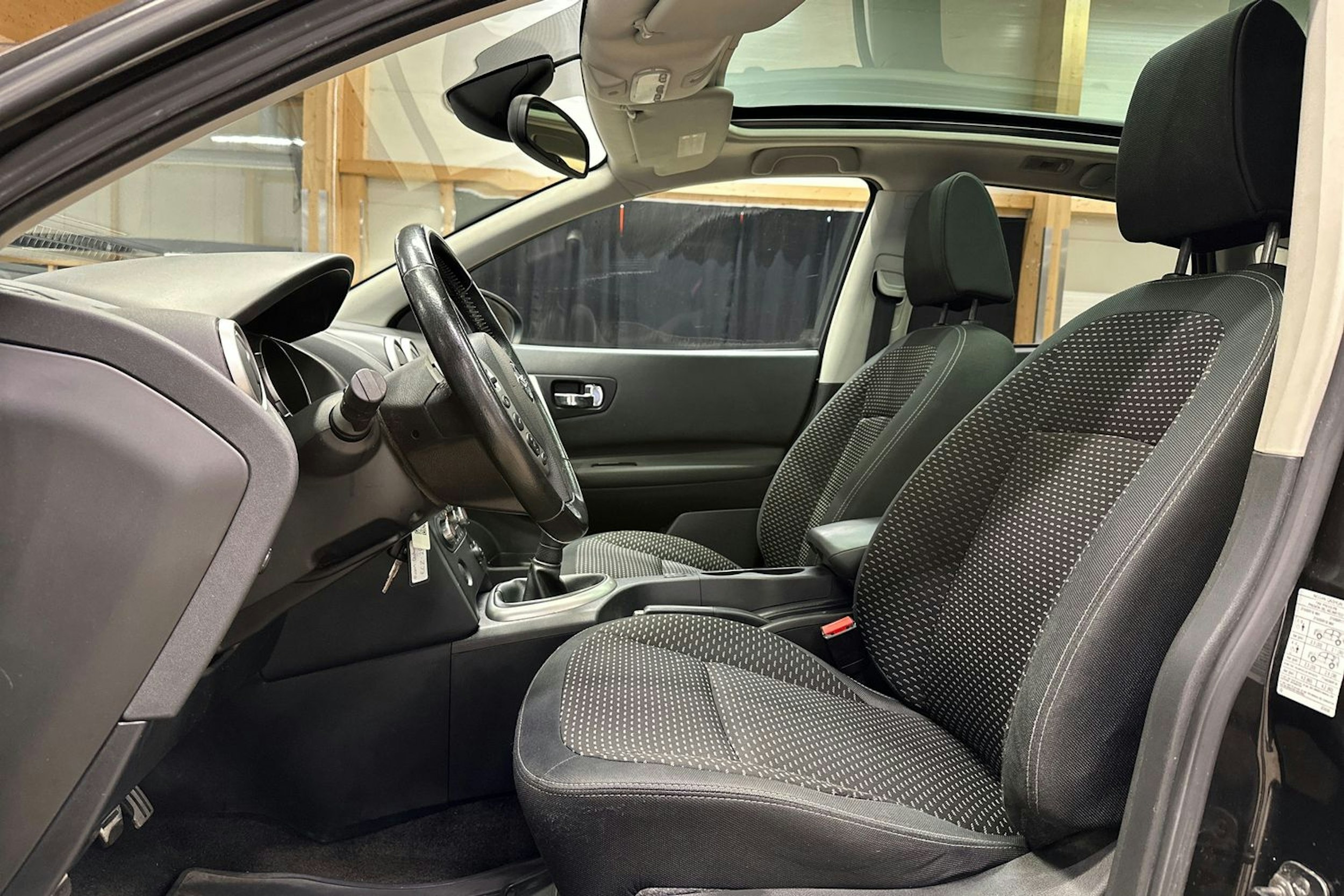 musta Nissan Qashqai 2009 kuva 17.