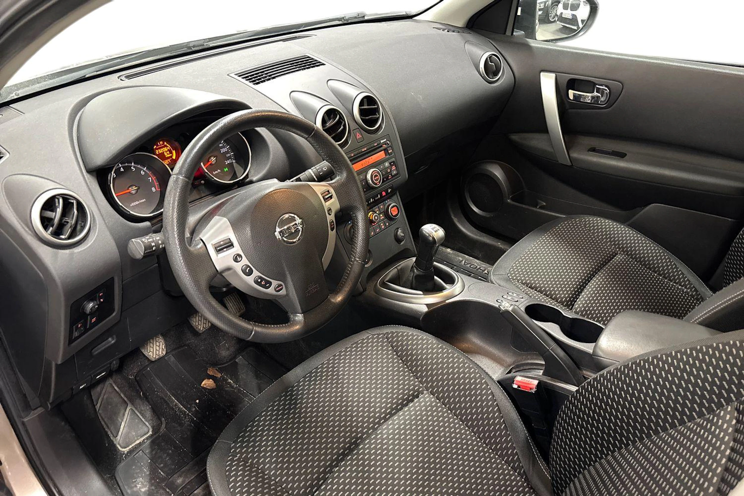 ruskea (beige) Nissan Qashqai 2009 kuva 3.