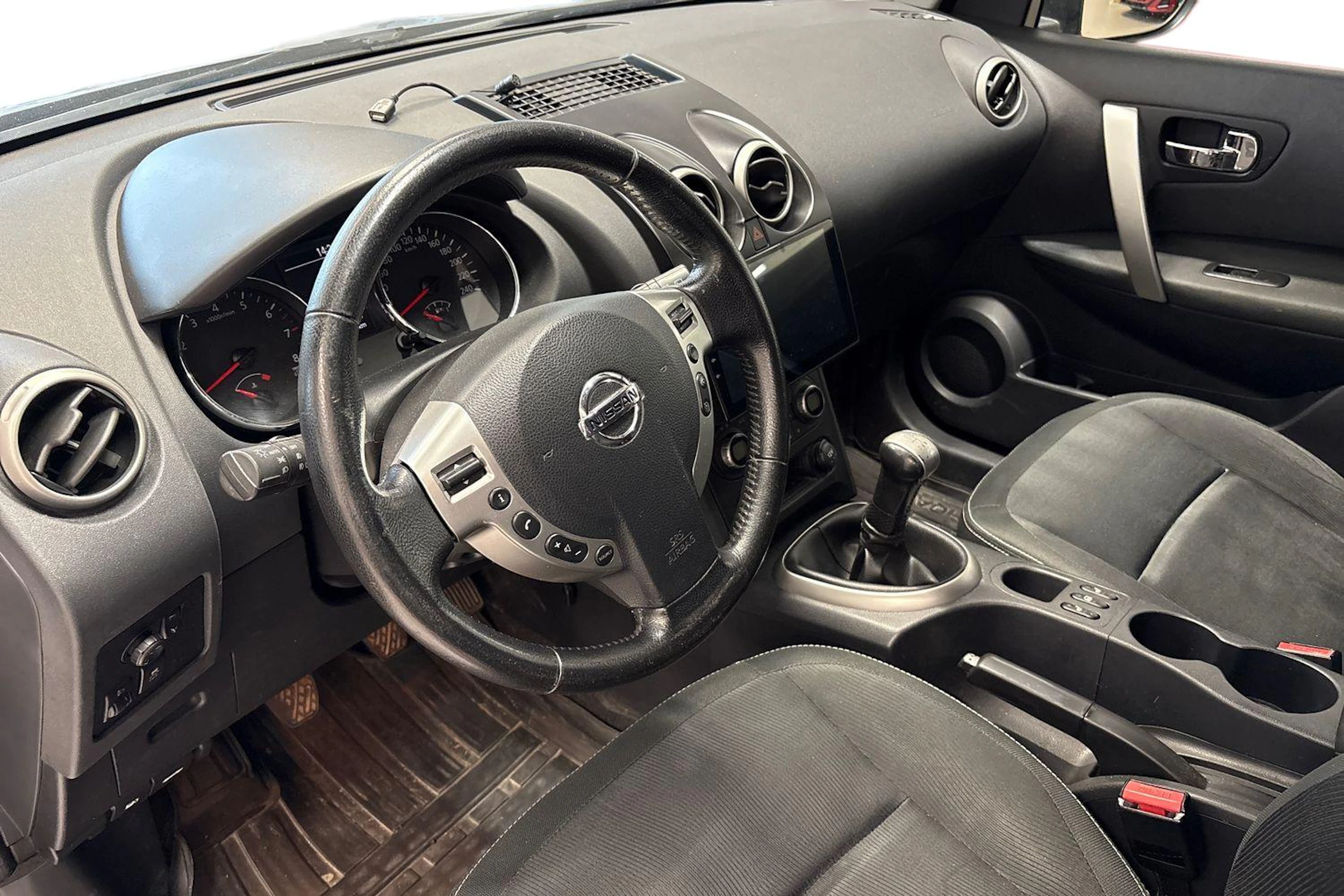 harmaa Nissan Qashqai 2010 kuva 3.
