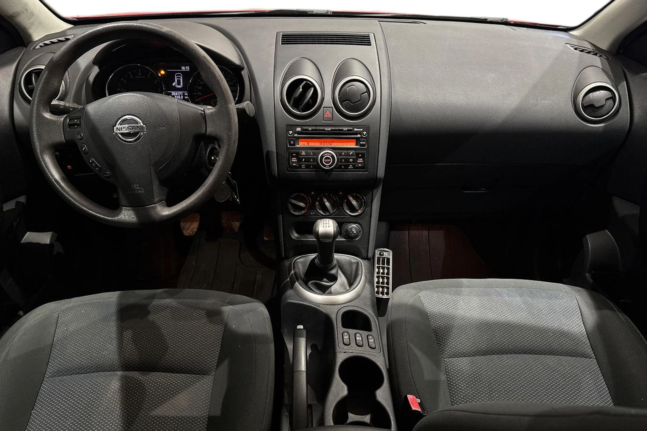 punainen Nissan Qashqai 2010 kuva 9.