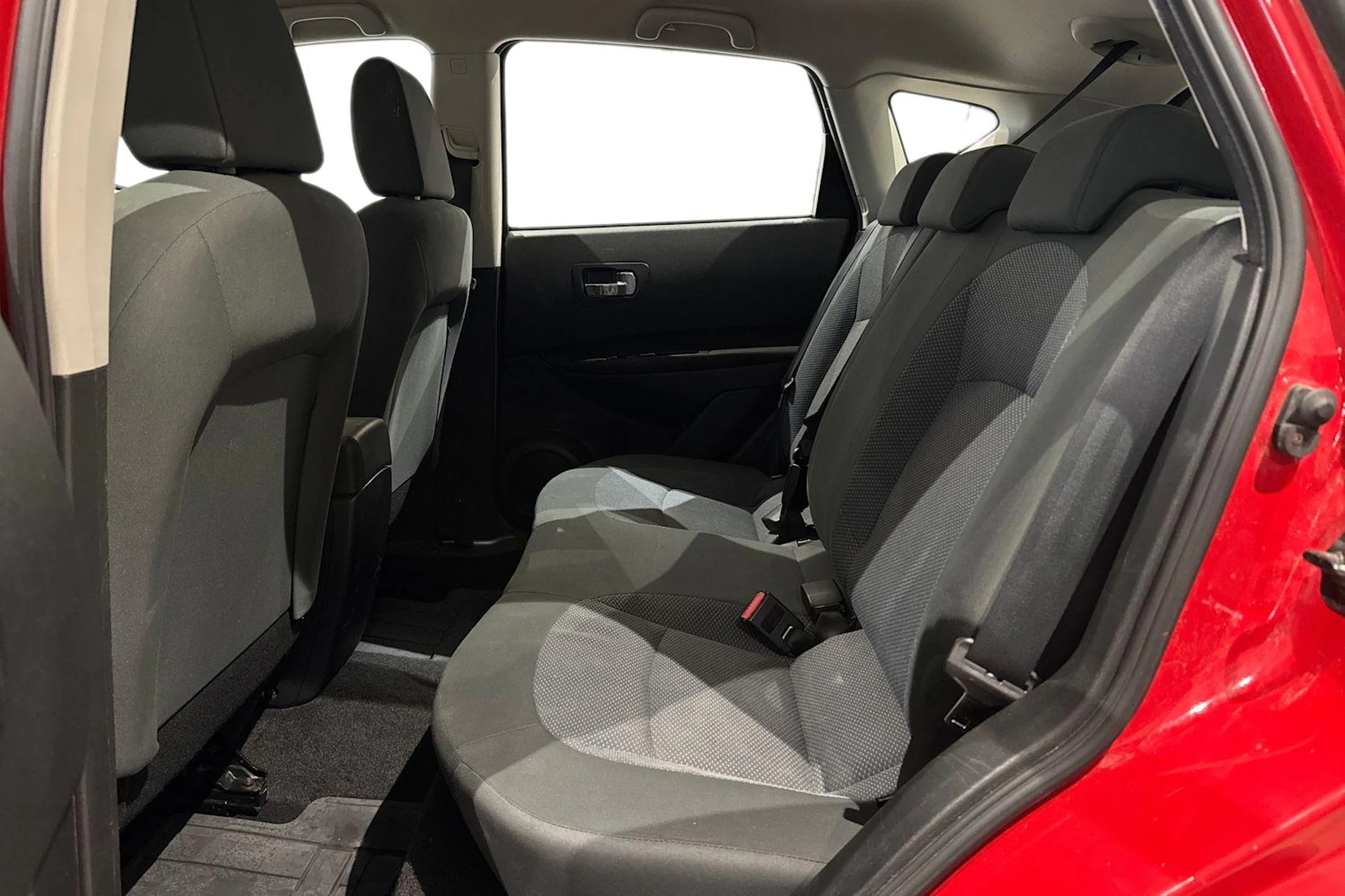 punainen Nissan Qashqai 2010 kuva 11.