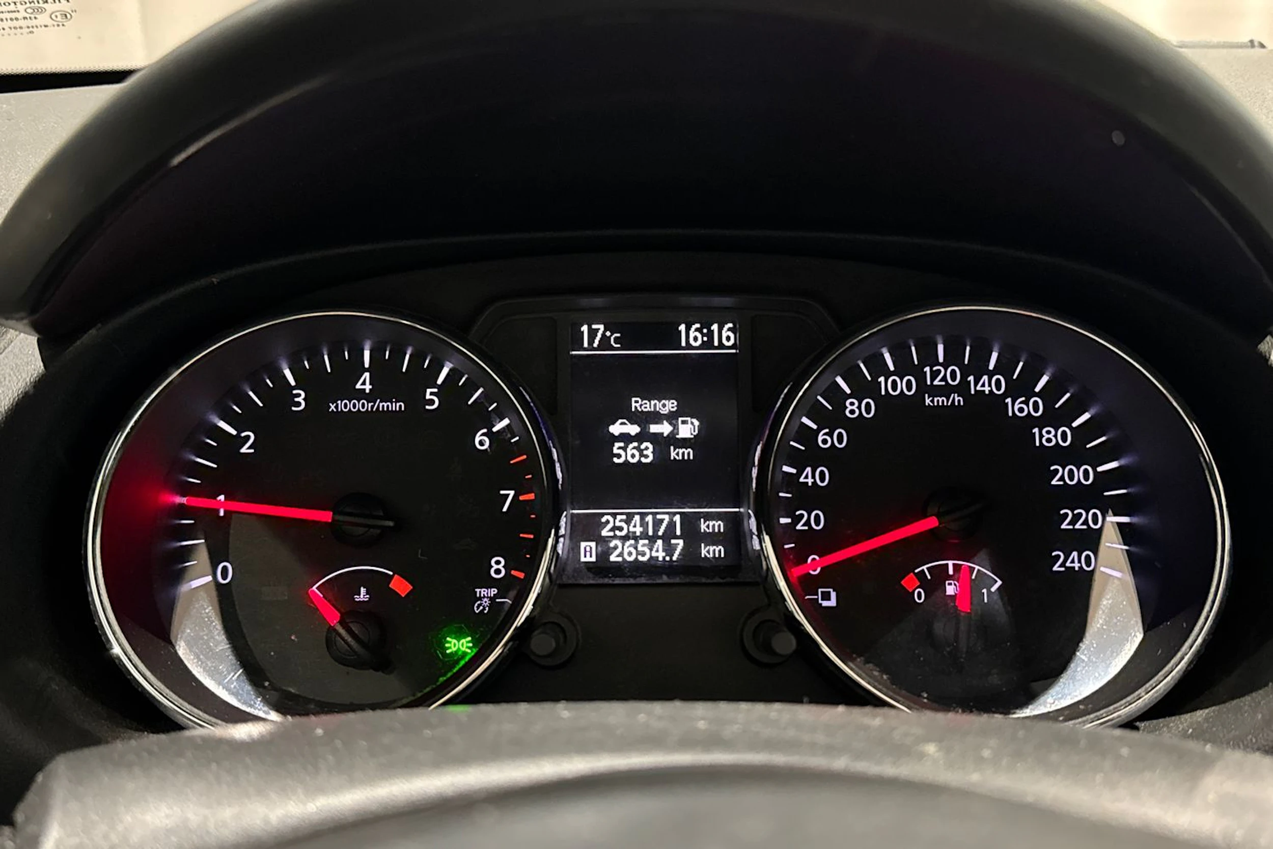 punainen Nissan Qashqai 2010 kuva 18.